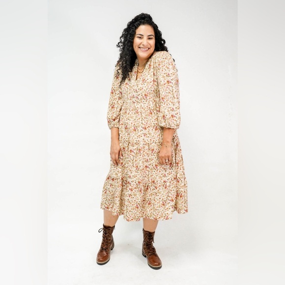 Gorgeous Floral Entro Dress - Size Small - Picture 4 of 9